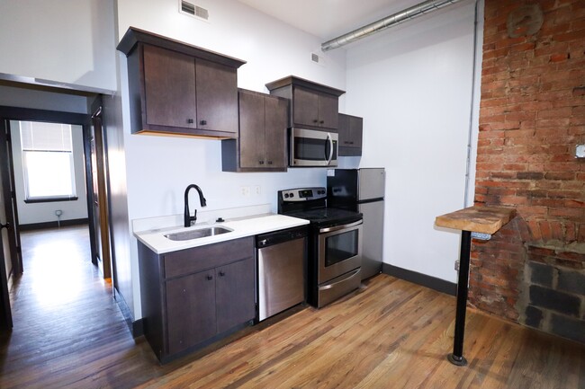 1533 Pleasant St, Cincinnati, OH 45202 - photo 2