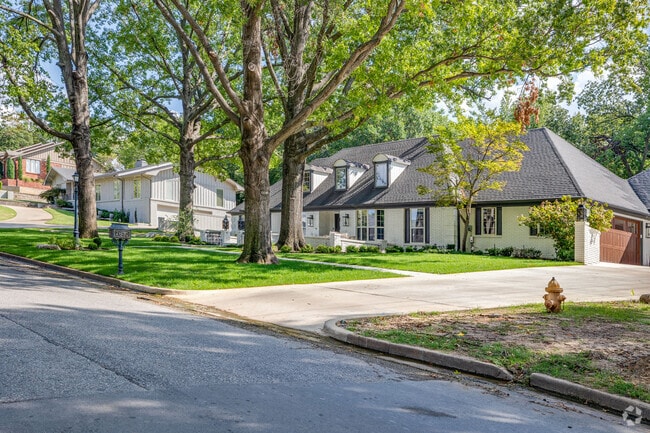 Homes in South Peoria have large lots for home owners to enjoy the outside.