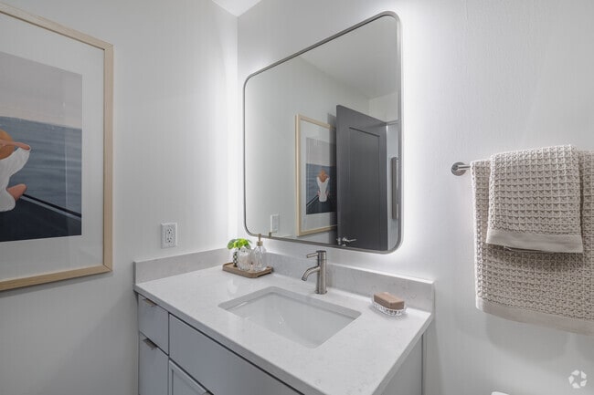 2BR, 2BA - 1,038SF - Primary Bathroom