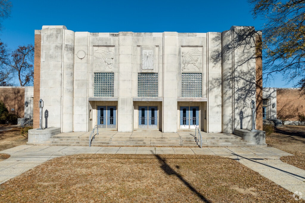 Senatobia Middle School serves students in Tate County.