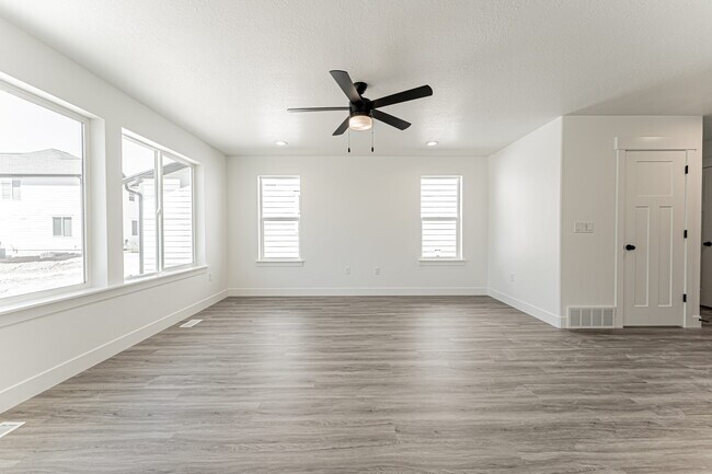 993 N 3620 W, Lehi, UT 84043 - photo 3