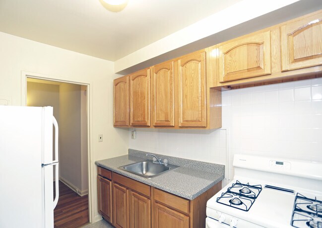 Franklin Manor, Bloomfield, NJ 07003 - photo 4