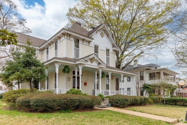 Large Queen Anne homes have beautiful ornamentation and are well kept in Florence.