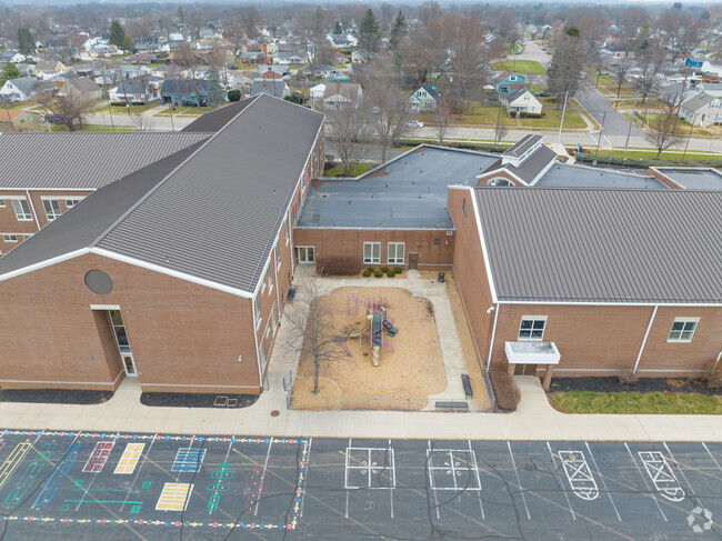 The Wildwood Elementary School has 2 playground for students to play on.