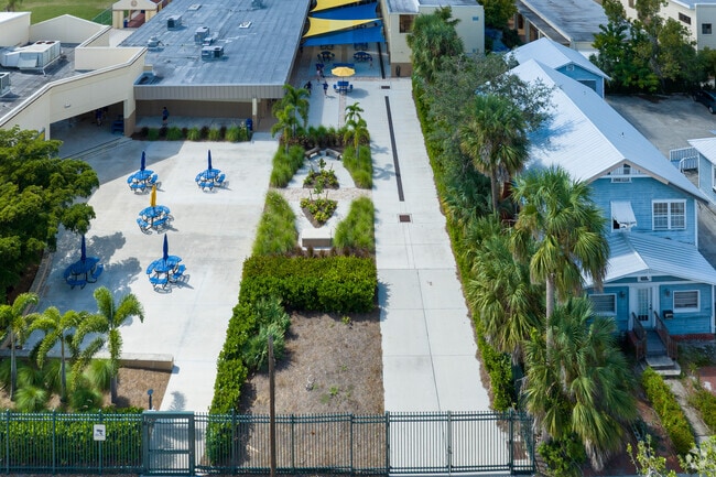 The St Francis Xavier Academy in Fort Myers has 519 students with a 16:1 Student/teacher ratio.