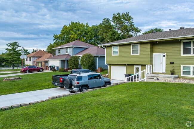 Many homes in the Mockingbird Hills neighborhood have a large front yard.