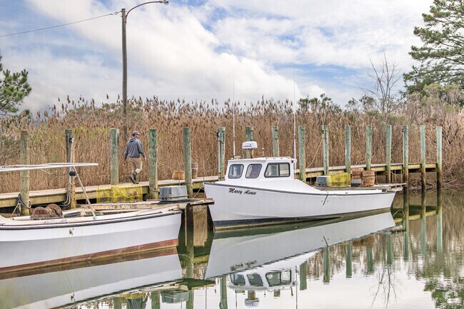 Tyler Beach is a popular spot for boating in Rushmere.