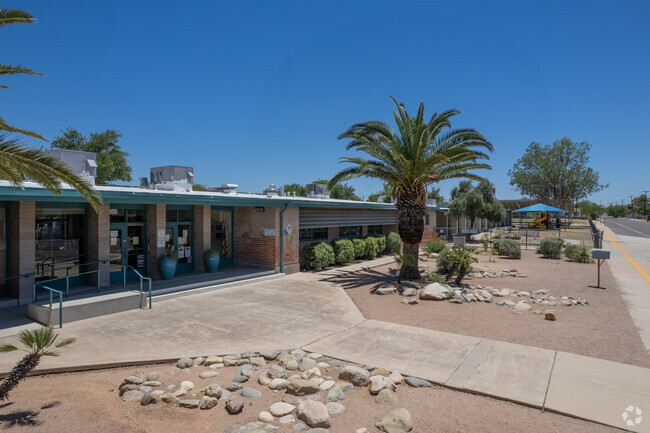 Palm trees are located around the property at Lineweaver Elementary School.