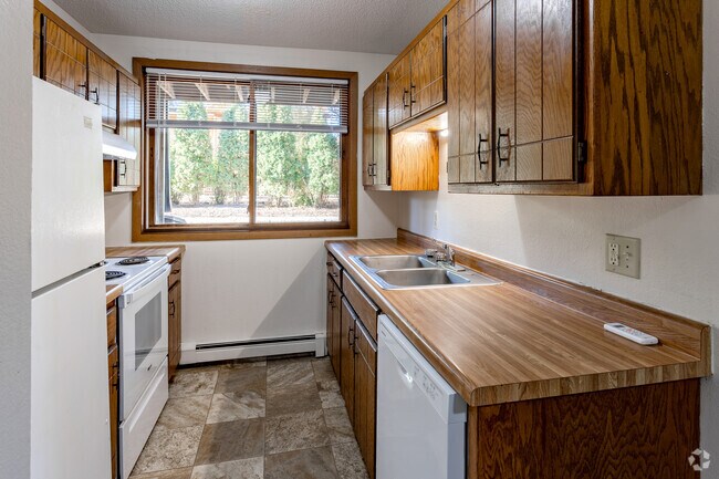 2BR, 1BA - 730SF - Kitchen
