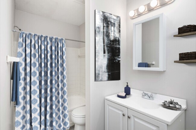 Village Court Apartmemts, Columbus, OH 43229 - photo 6