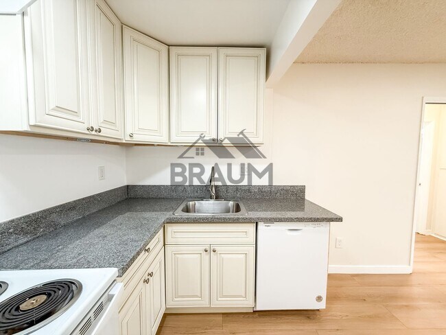 5611 Fulcher Ave unit 15, North Hollywood, CA 91601 - photo 4