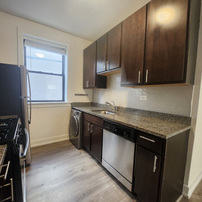 820 W Waveland Ave unit 1, Chicago, IL 60613 - photo 3