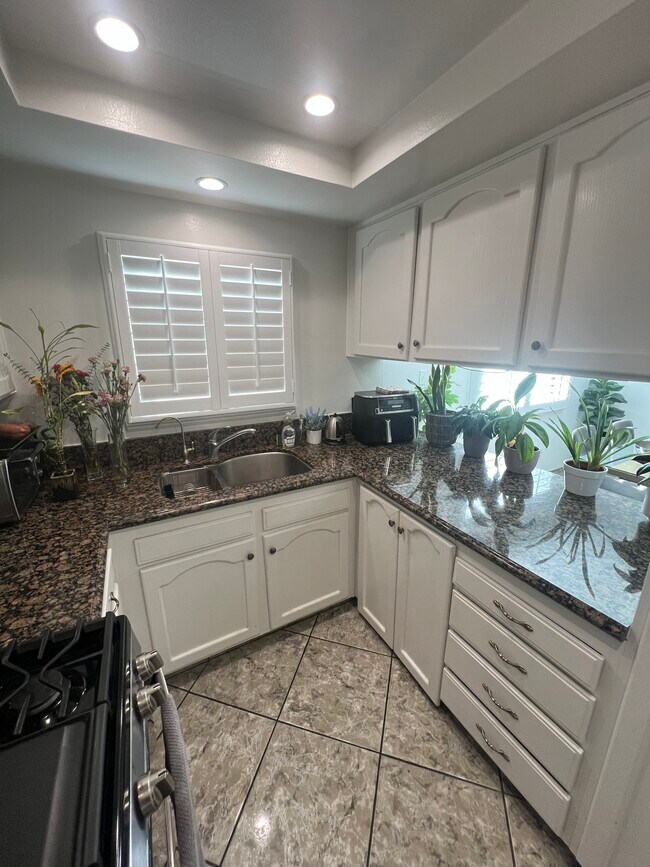 9601 Sylmar Ave unit 4, Panorama City, CA 91402 - photo 7