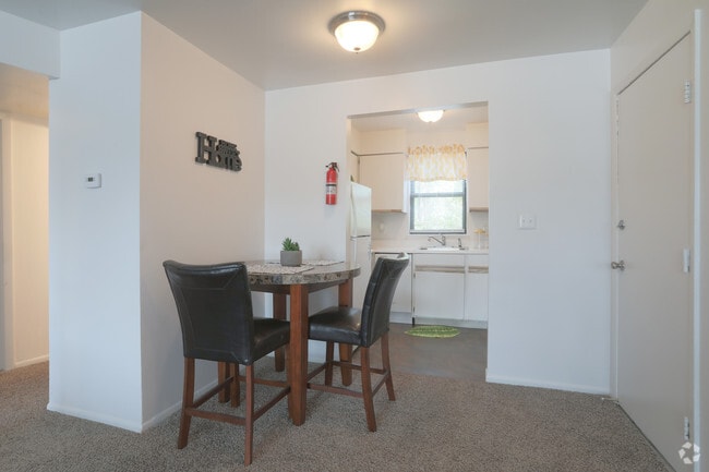 2 BR, 1 BA - Dining Area