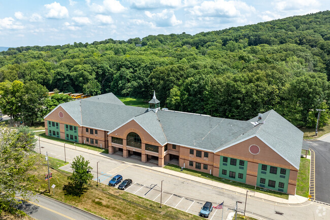 Kiel Elementary School is above-average public school in Kinnelon for grades K-2.