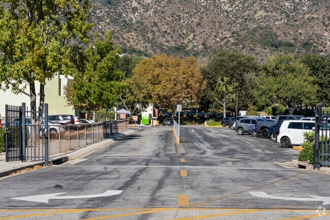 Royal Oaks Elementary School Entrance
