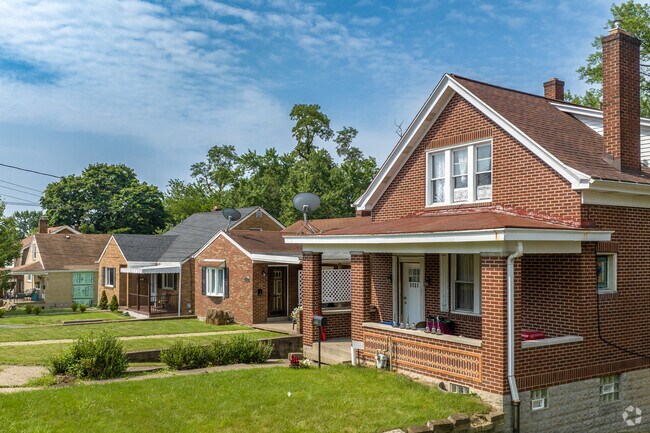 Summer Hill bungalows provide driveways for secure private parking in the neighborhood.