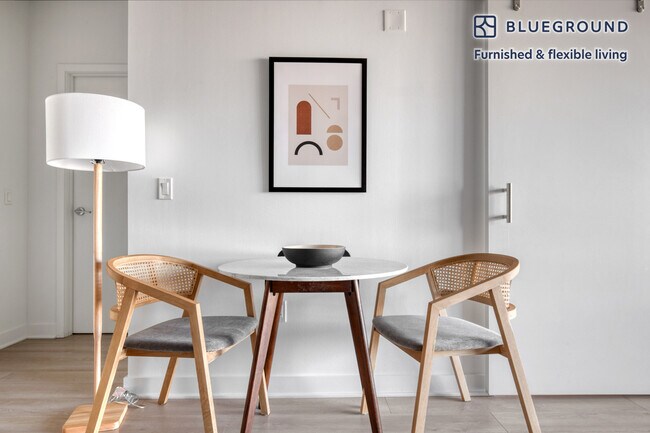 311 W Illinois St unit FL10-ID818, Chicago, IL 60654 - photo 5