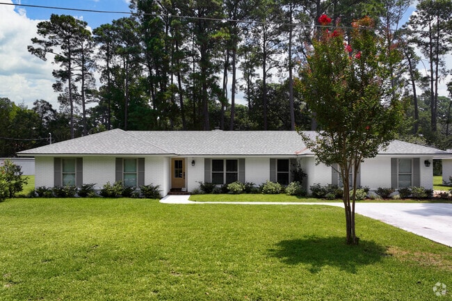 Brick ranch style home in Talahi Island.