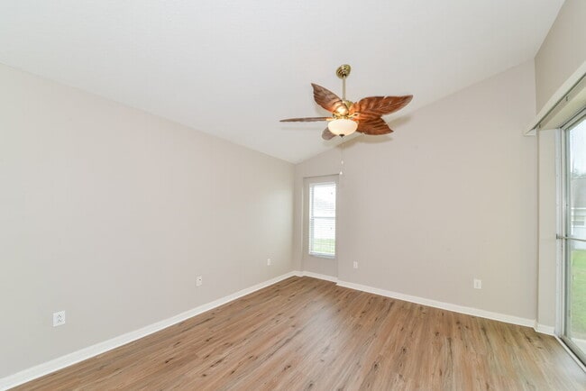 12817 Kings Lake Dr, Gibsonton, FL 33534 - photo 7