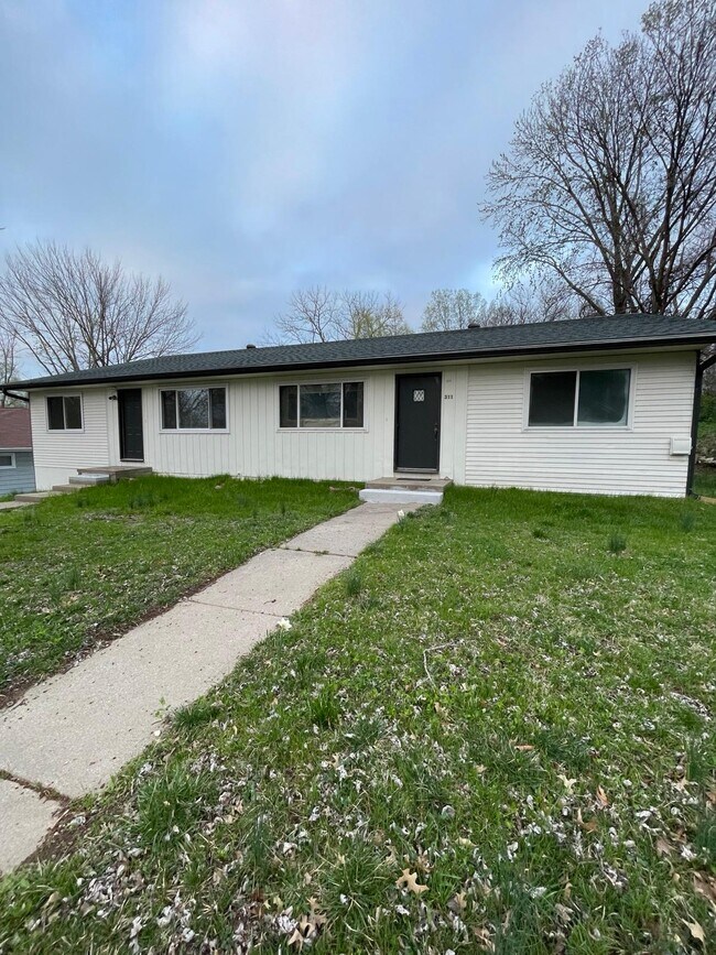 311 S 10th St, Leavenworth, KS 66048