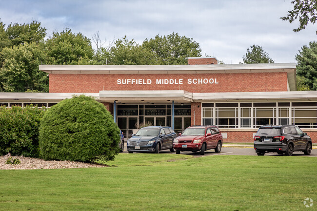 Suffield Middle School is located in CT.