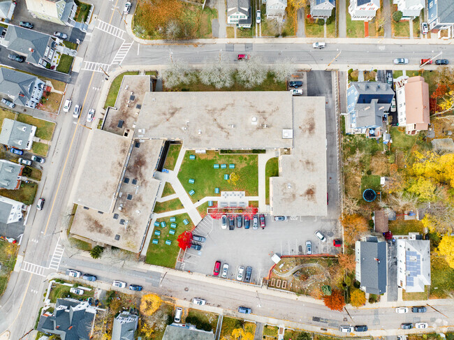 Another Course to College has a large outdoor eating area for students in Hyde Park.