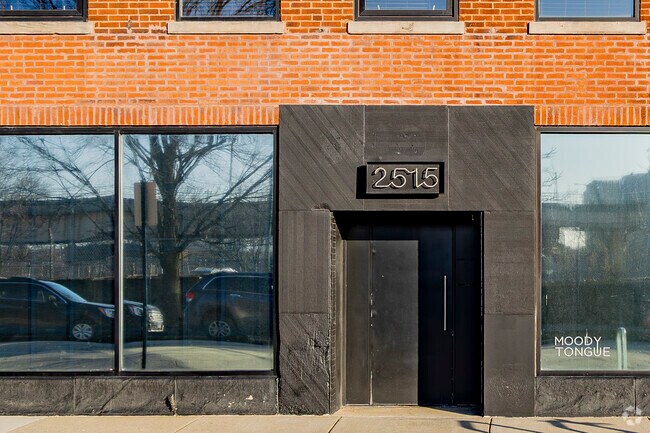 Moody Tongue is a brewery tasting room offering beers along with oysters & cake South Commons.