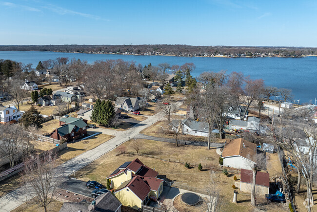 Wonder Center's prestigious community sits on the eastern shores of Wonder Lake.