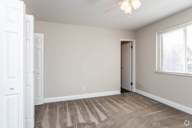 1BR, 1BA - 515-620 SF