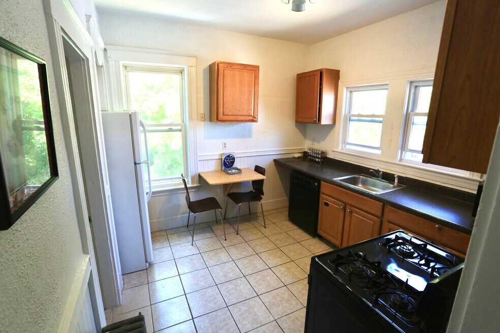 124 Forest St unit 2, Medford, MA 02155 - photo 1