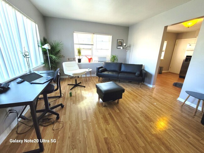 3411 S Howell Ave unit 1, Milwaukee, WI 53207 - photo 2