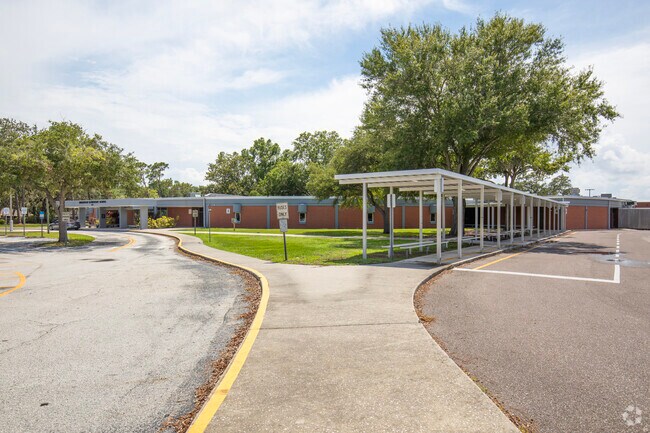 The student population of Kingswood Elementary School is 403 and the school serves PreK-5.