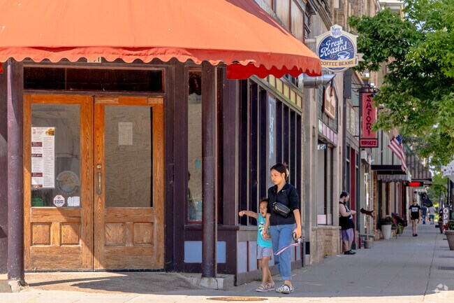 Midtown residents can spend an afternoon shopping in the local downtown area.