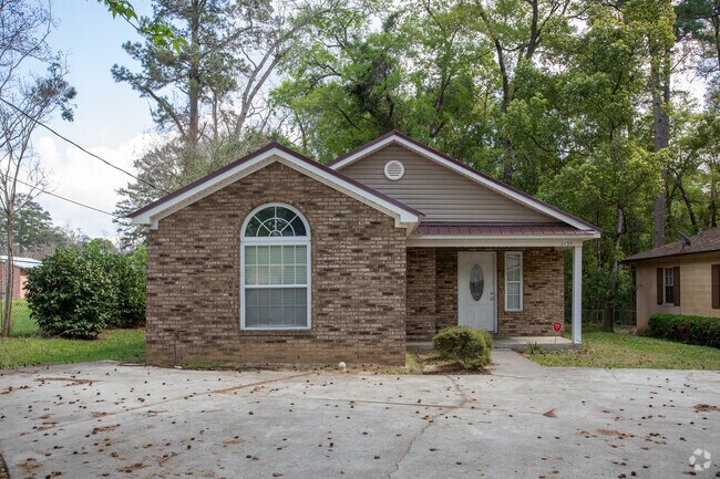 You can find lovely brick homes in the Griffin Heights neighborhood.