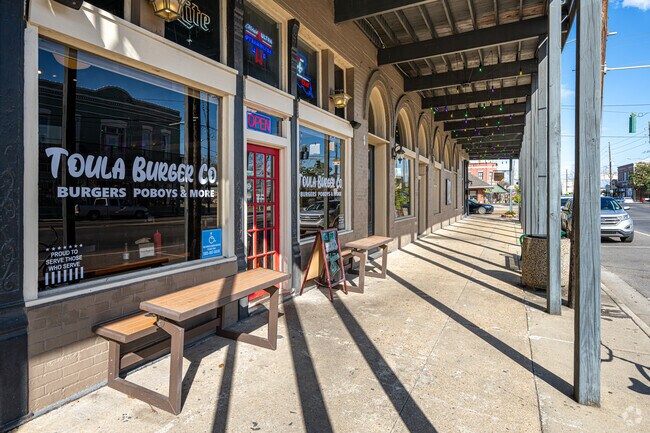 Ponchatoula’s Pine St hosts many businesses like the Toula Burger Co.