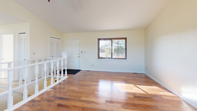 108 Troy Ct, Vine Grove, KY 40175 - photo 2