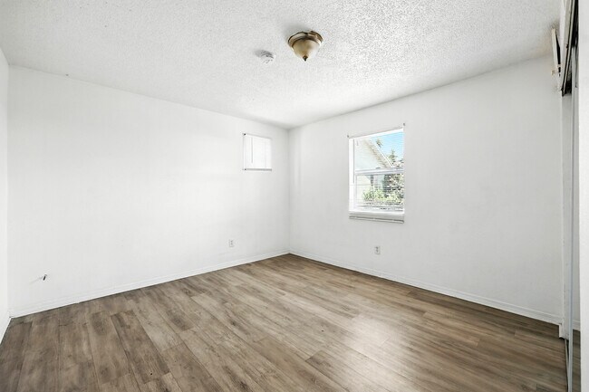 3962 1/4 S Hobart Blvd unit 3962 1/4 S HOBART BL, Los Angeles, CA 90062 - photo 5