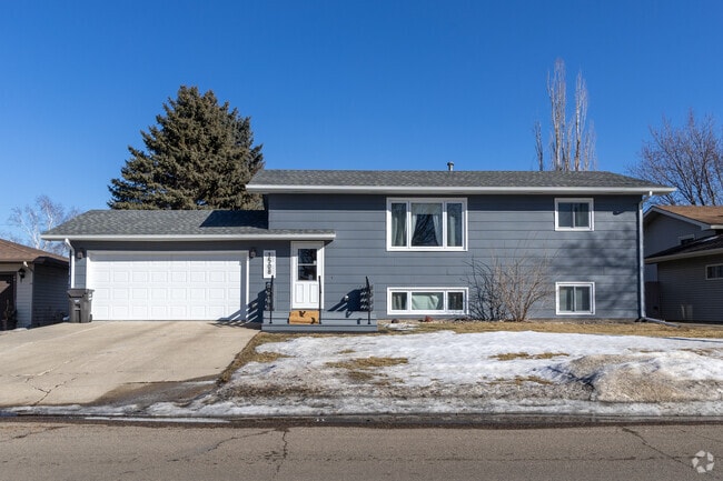 Split level homes are popular in established areas of Jamestown.