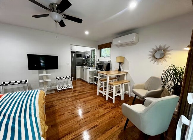 5 Highland Ln unit Renovated Airbnb stu, East Hampton, NY 11937 - photo 3