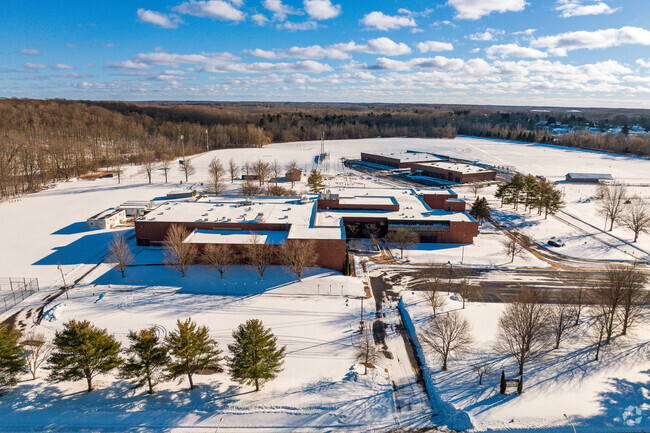 Oswego Middle School in Oswego has a student-teacher ratio of 12 to 1 (2024).