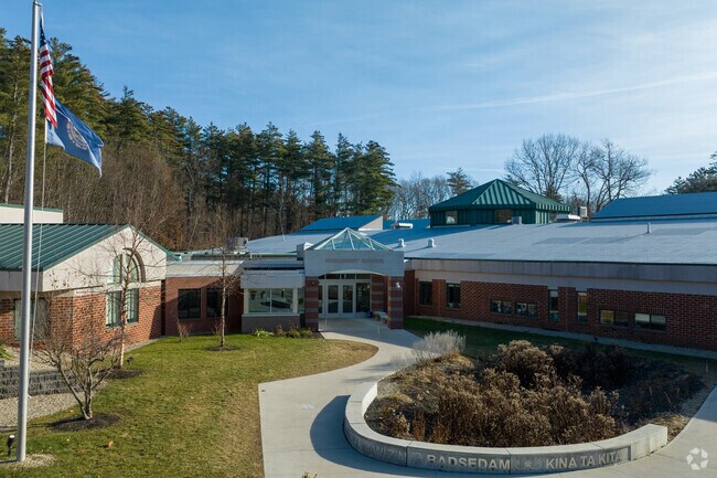 Moharimet Elementary School is a public school in Strafford County.