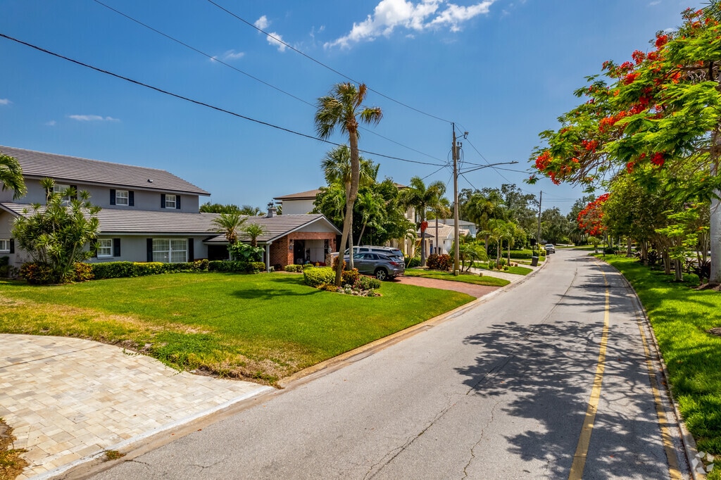 7919 Causeway Blvd S, Saint Petersburg, FL 33707