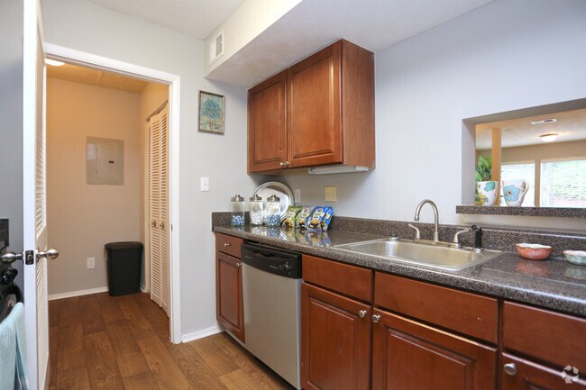 2BR, 2BA - 1,128 SF