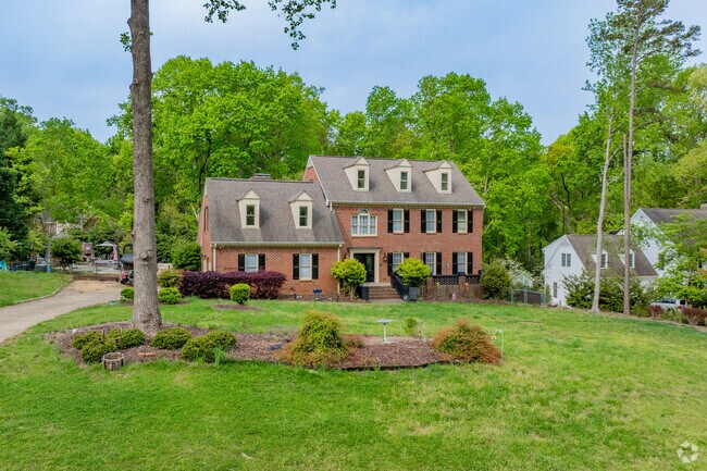 Colonial Revival style homes are common in the Stonebridge neighborhood.
