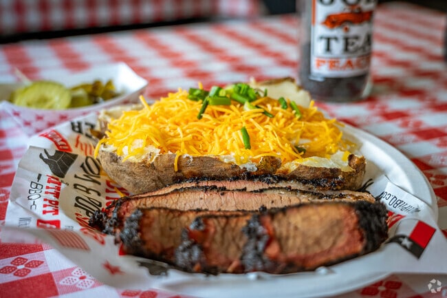 Pitt Witt BBQ is a great place to enjoy a delicious barbecue meal in Rosenberg.