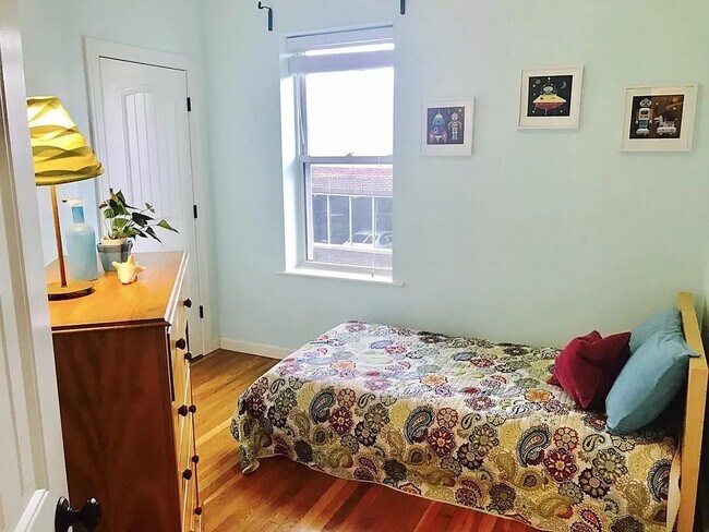 170 Thorndike St unit 1, Brookline, MA 02446 - photo 5