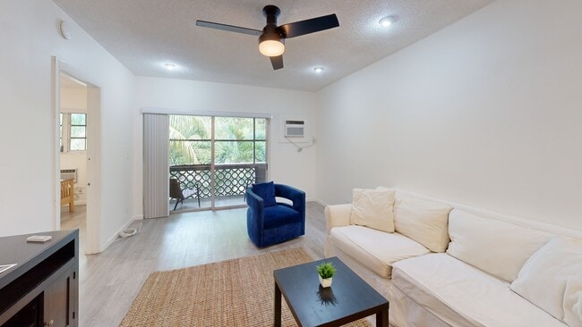 6580 Santona St unit A42, Coral Gables, FL 33146 - photo 2