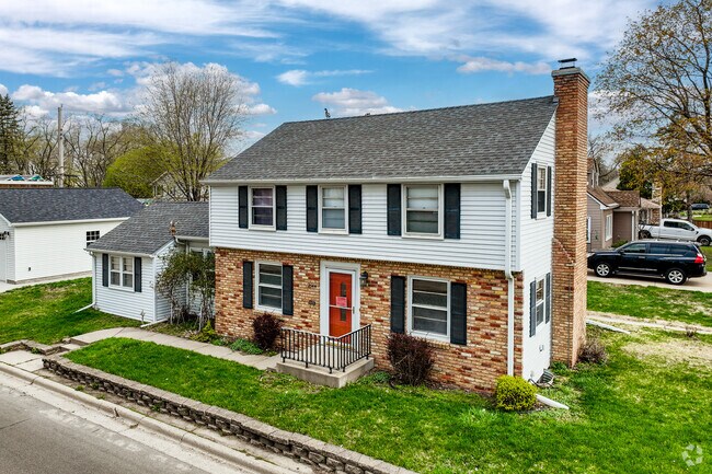 Classic colonial revival-style homes are a common sight in Lake Forest.