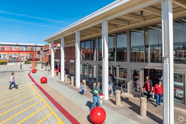Residents have an abundance of shopping options at the nearby Edgewood Retail Center.
